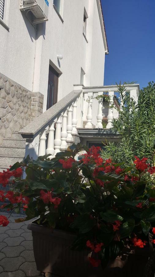 Apartments Dario Krk Town Exterior foto